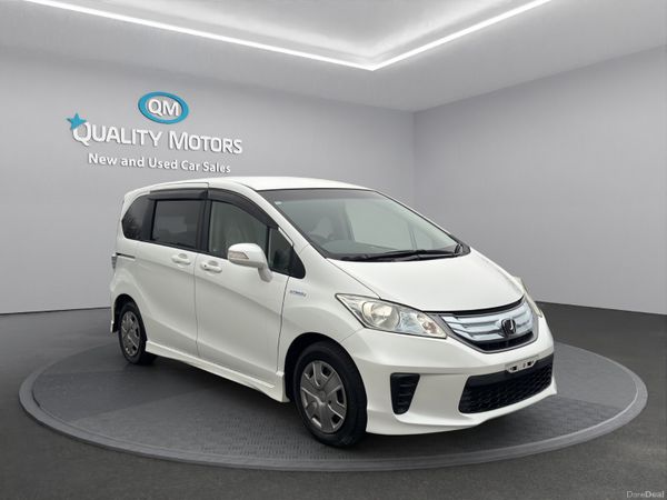 Honda Freed MPV, Petrol Hybrid, 2013, White