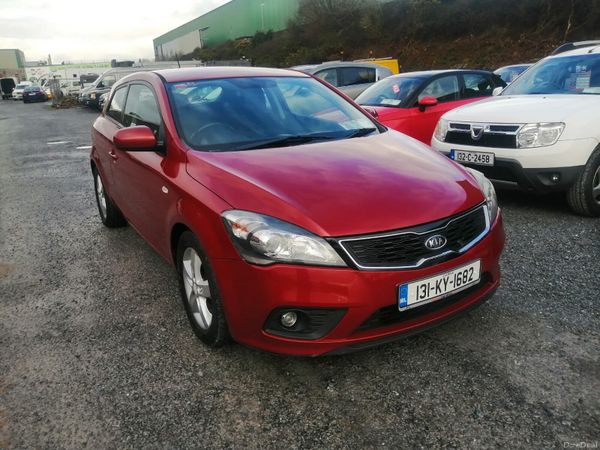 Kia Ceed Hatchback, Diesel, 2013, Red
