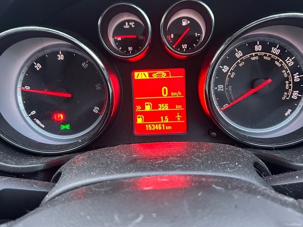 Vauxhall Insignia Hatchback, Diesel, 2012, White