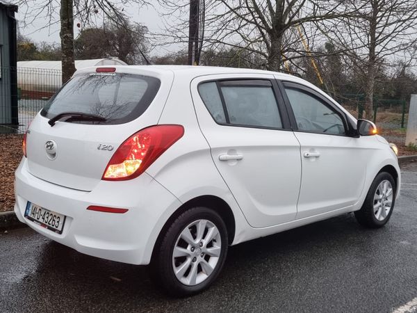 Hyundai i20 Hatchback, Petrol, 2014, White