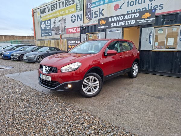 Nissan Qashqai Hatchback, Diesel, 2010, Red