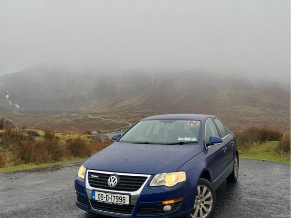 Volkswagen Passat Saloon, Diesel, 2009, Blue
