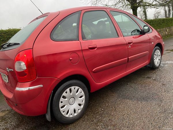 Citroen Xsara Picasso MPV, Diesel, 2010, Red