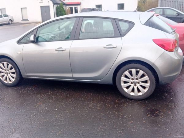 Vauxhall Astra Hatchback, Diesel, 2012, Silver