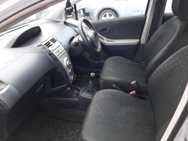 Toyota Yaris Hatchback, Petrol, 2007, Silver