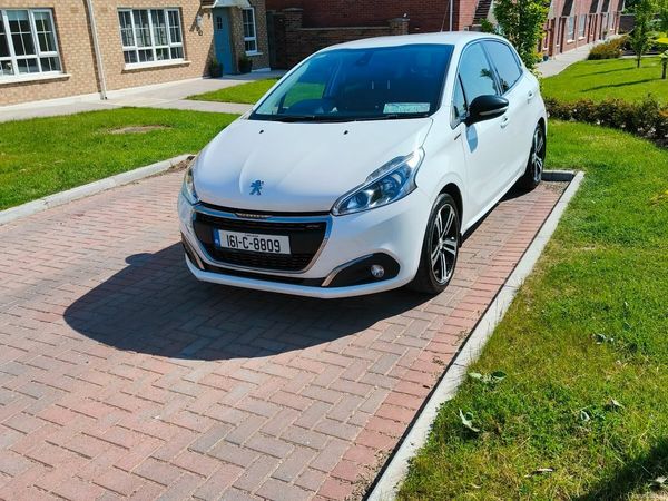 Peugeot 208 Hatchback, Diesel, 2016, White