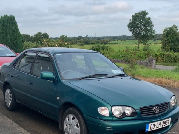 Toyota Corolla Saloon, Petrol, 2000, Green