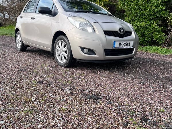 Toyota Yaris Hatchback, Petrol, 2011, Gold