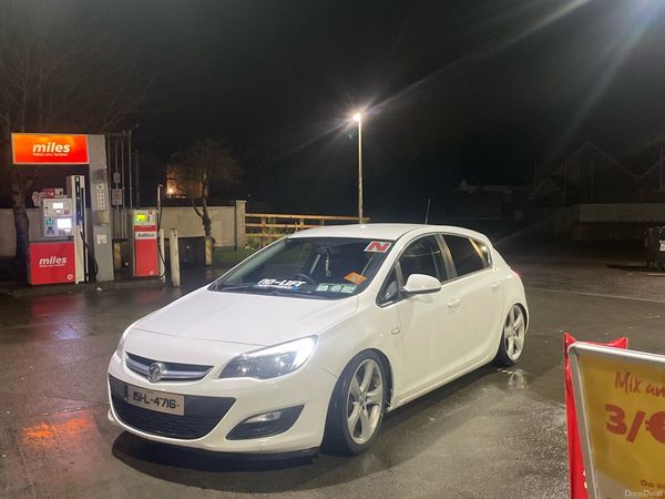Vauxhall Astra Hatchback, Diesel, 2015, White