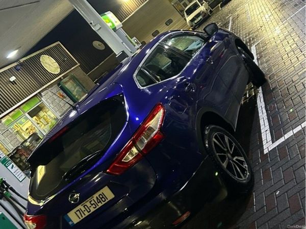 Nissan Qashqai SUV, Diesel, 2017, Blue