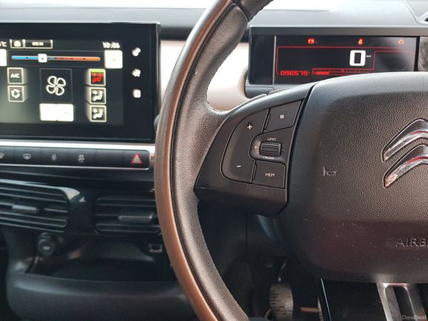 Citroen C4 Hatchback, Petrol, 2015, White