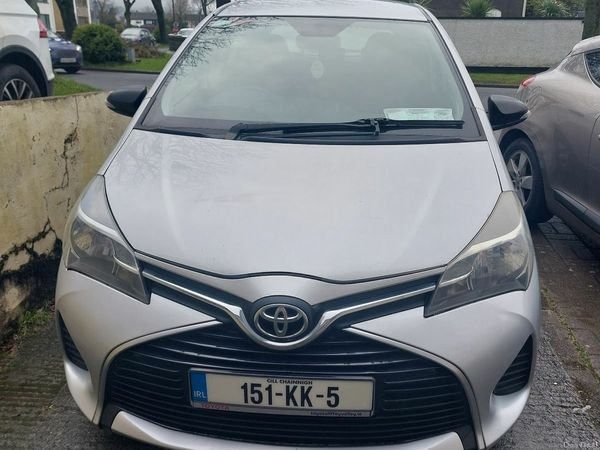 Toyota Yaris Hatchback, Petrol, 2015, Silver