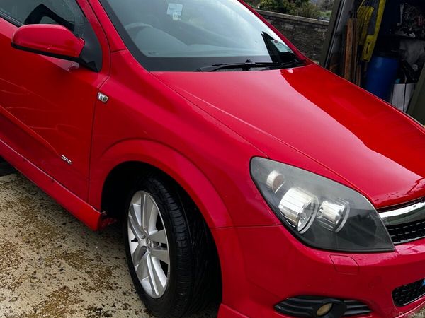 Opel Astra Hatchback, Petrol, 2008, Red