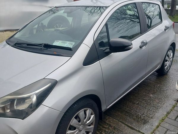 Toyota Yaris Hatchback, Petrol, 2015, Silver