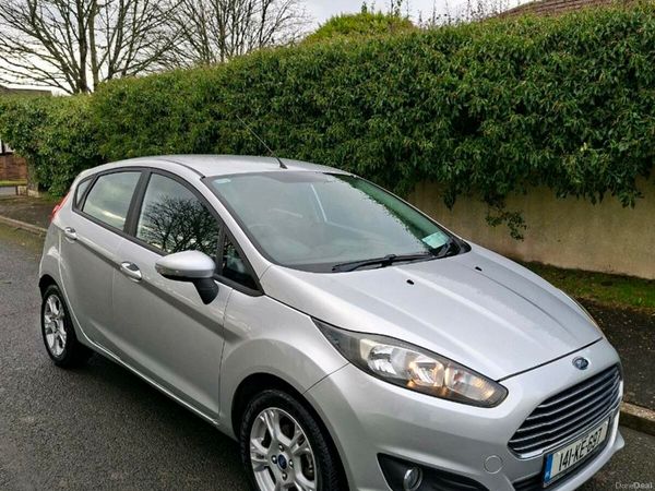 Ford Fiesta Hatchback, Petrol, 2014, Silver
