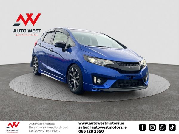 Honda Fit Hatchback, Petrol Hybrid, 2017, Blue