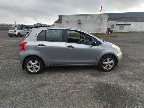 Toyota Yaris Hatchback, Petrol, 2006, Silver