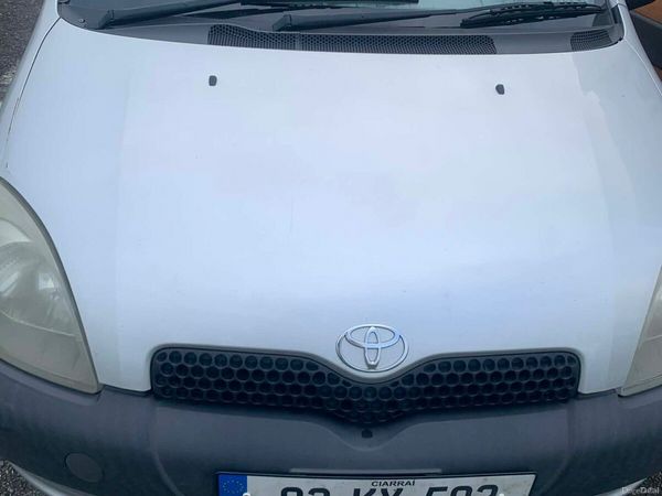 Toyota Yaris Hatchback, Petrol, 2002, Silver