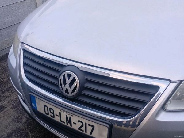 Volkswagen Passat Saloon, Diesel, 2009, Silver