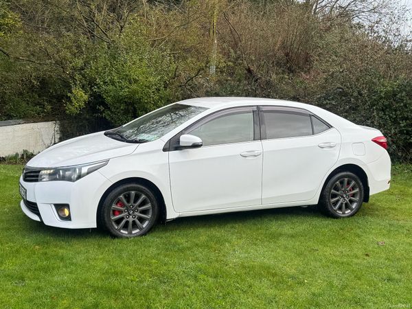 Toyota Corolla Saloon, Diesel, 2015, White