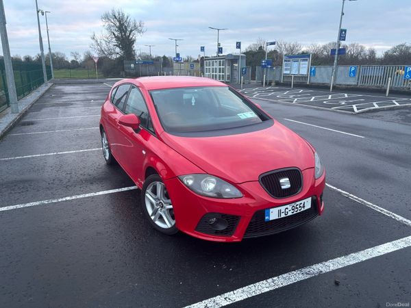 SEAT Leon Hatchback, Petrol, 2011, Red