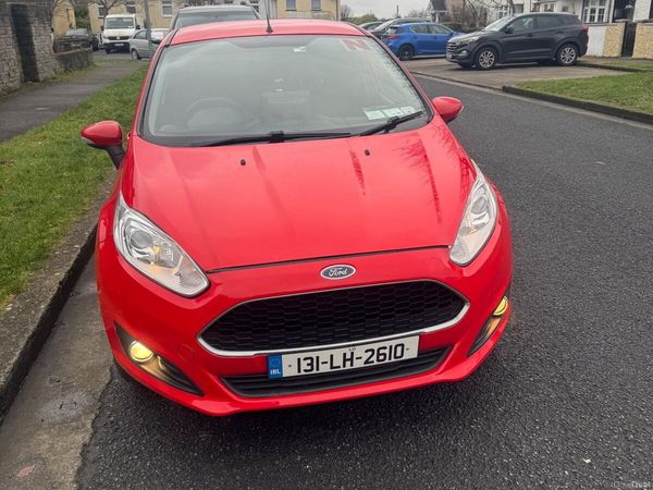 Ford Fiesta Hatchback, Petrol, 2013, Red