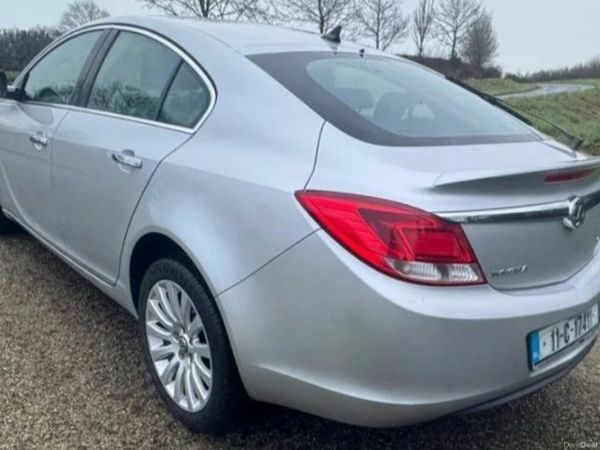 Vauxhall Insignia Hatchback, Diesel, 2011, Silver