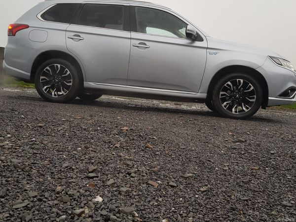 Mitsubishi Outlander SUV, Petrol Plug-in Hybrid, 2017, Silver