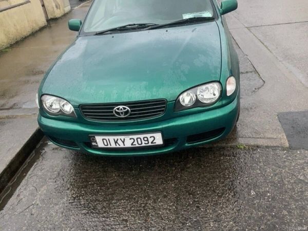 Toyota Corolla Saloon, Petrol, 2001, Green