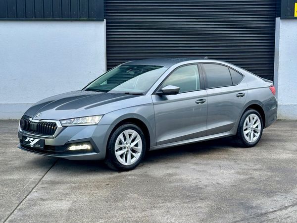 Skoda Octavia Saloon, Diesel, 2024, Grey