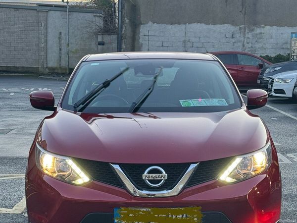 Nissan Qashqai SUV, Petrol, 2017, Red