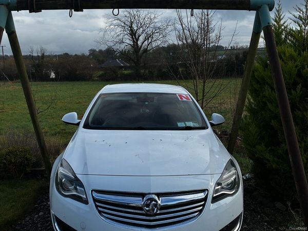Vauxhall Insignia Hatchback, Diesel, 2013, White