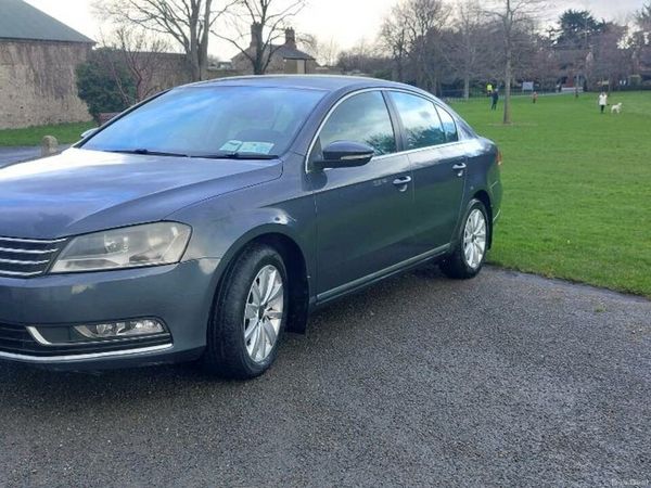 Volkswagen Passat Saloon, Diesel, 2011, Grey