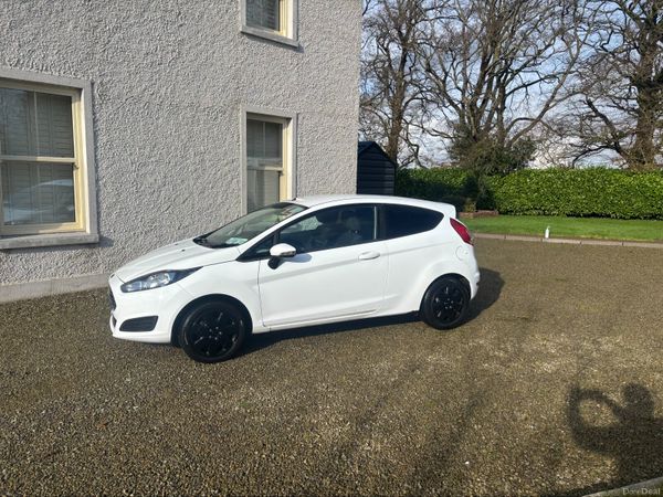 Ford Fiesta Hatchback, Petrol, 2013, White