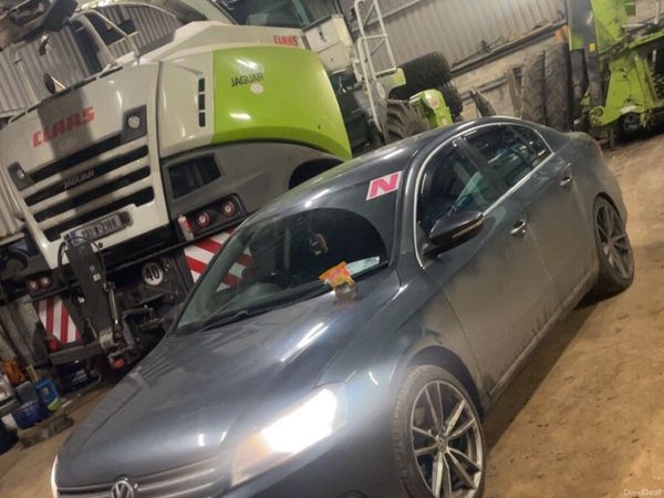 Volkswagen Passat Saloon, Diesel, 2011, Grey