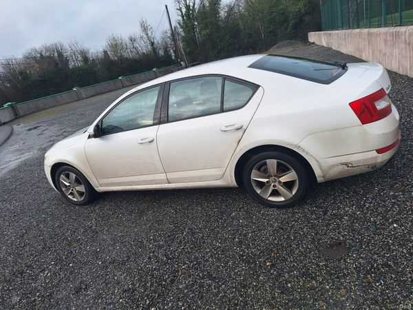 Skoda Octavia Saloon, Diesel, 2017, White