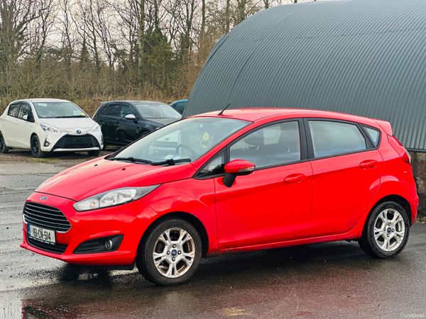 Ford Fiesta Hatchback, Petrol, 2015, Red