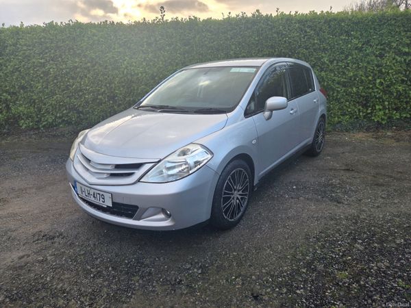 Nissan Tiida Hatchback, Petrol, 2011, Silver