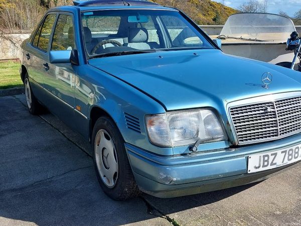 Mercedes-Benz E-Class Saloon, Diesel, 1993, Blue