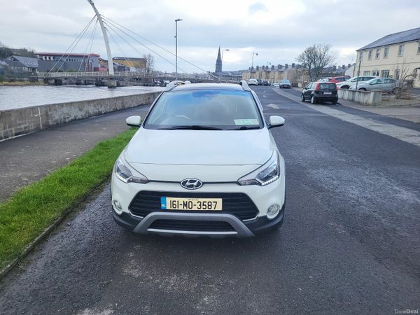 Hyundai i20 Hatchback, Petrol, 2016, White
