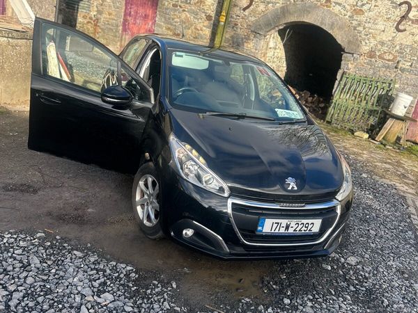 Peugeot 208 Hatchback, Petrol, 2017, Black