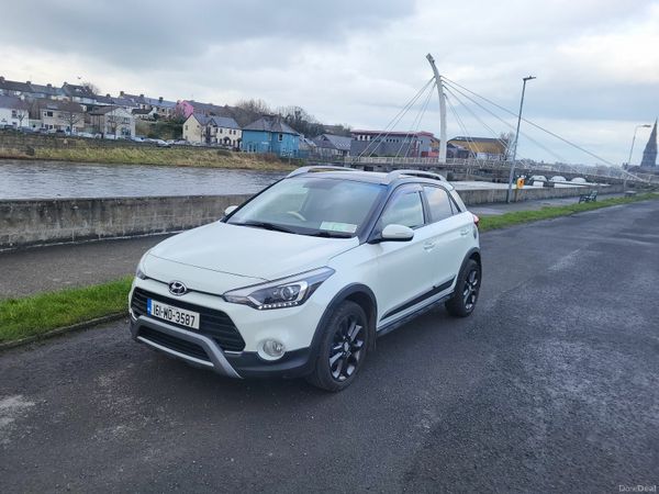 Hyundai i20 Hatchback, Petrol, 2016, White