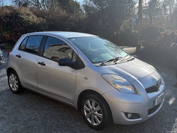 Toyota Yaris Hatchback, Petrol, 2011, Silver