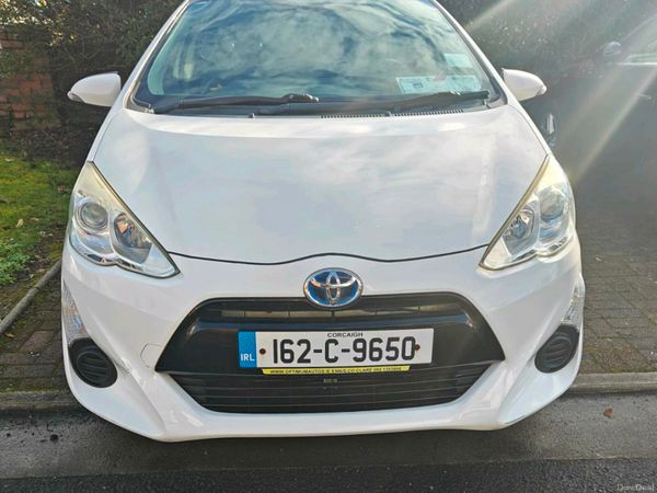 Toyota Aqua Hatchback, Petrol Hybrid, 2016, White