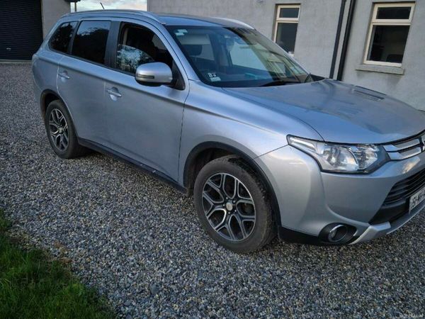 Mitsubishi Outlander SUV, Diesel, 2015, Silver