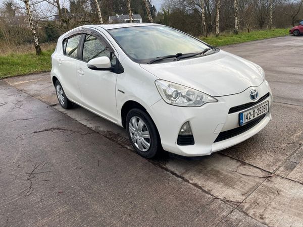 Toyota Aqua Hatchback, Petrol Hybrid, 2014, White