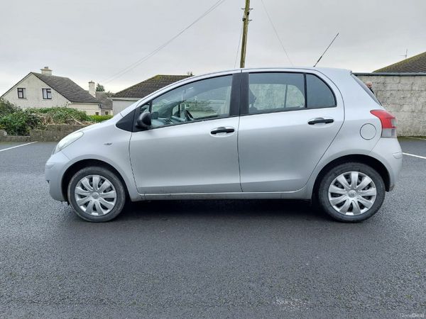 Toyota Yaris Hatchback, Petrol, 2010, Silver