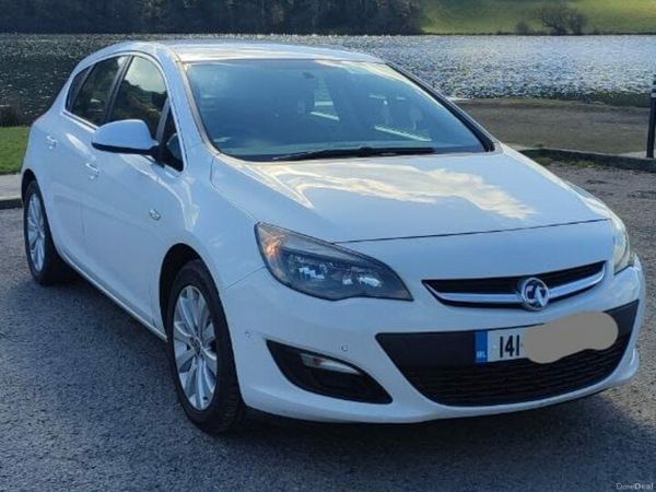 Vauxhall Astra Hatchback, Diesel, 2014, White
