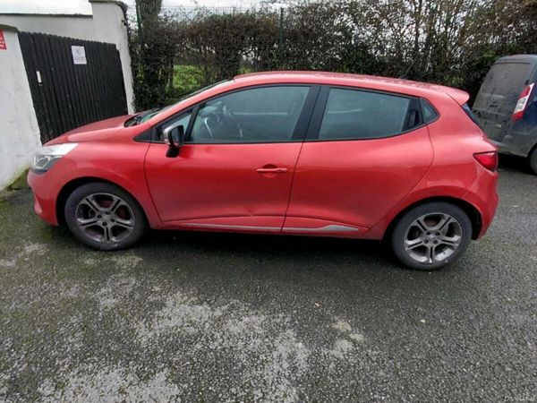 Renault Clio Hatchback, Petrol, 2015, Red