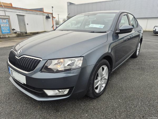 Skoda Octavia Saloon, Diesel, 2015, Grey